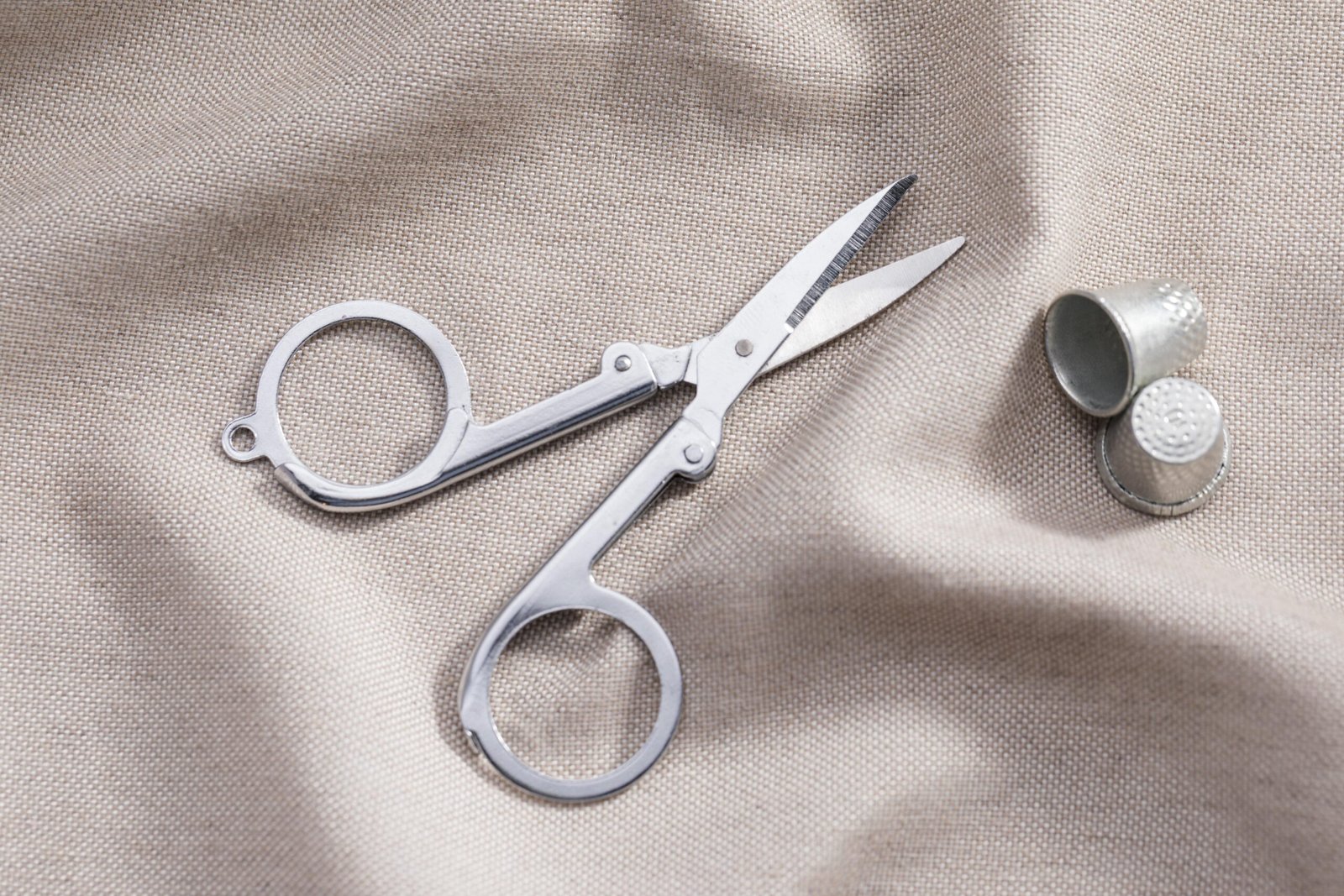 Como afilar tijeras de costura en casa